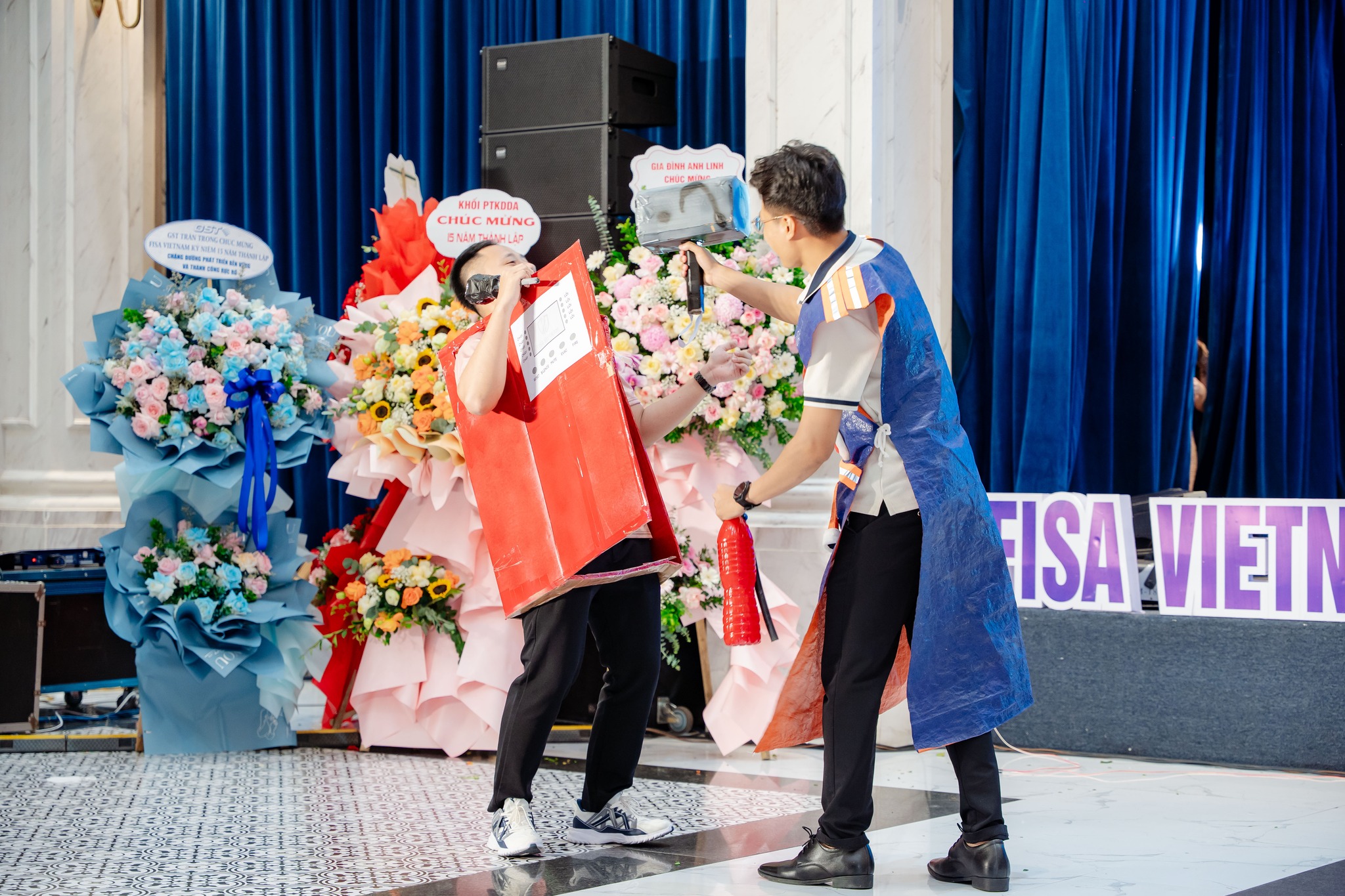 FISA Fashion Show 2025: Dân Công Sở Biến Hóa Thành Siêu Sao Catwalk Trong Lễ Kỷ Niệm 15 Năm