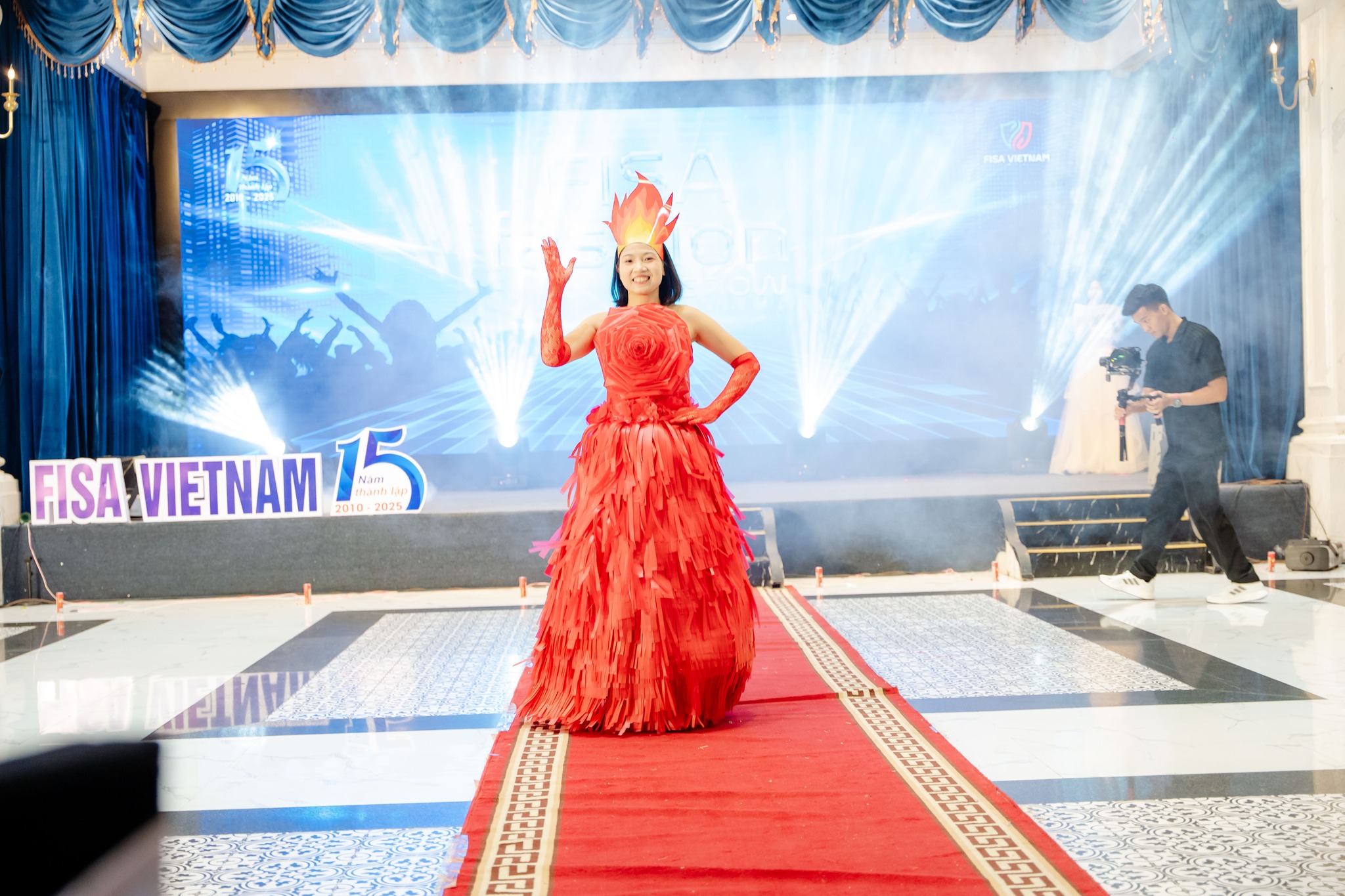 FISA Fashion Show 2025: Dân Công Sở Biến Hóa Thành Siêu Sao Catwalk Trong Lễ Kỷ Niệm 15 Năm