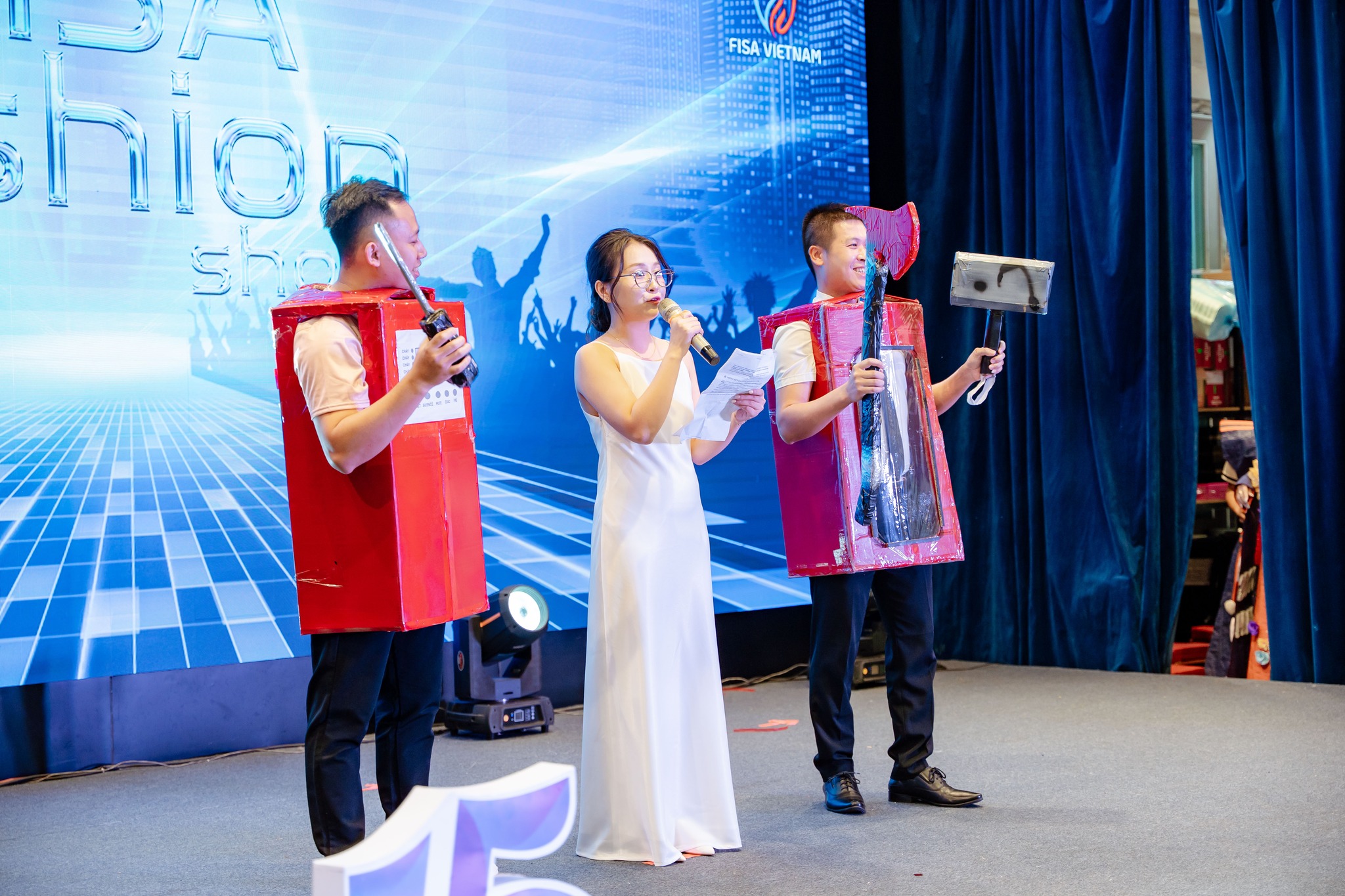 FISA Fashion Show 2025: Dân Công Sở Biến Hóa Thành Siêu Sao Catwalk Trong Lễ Kỷ Niệm 15 Năm