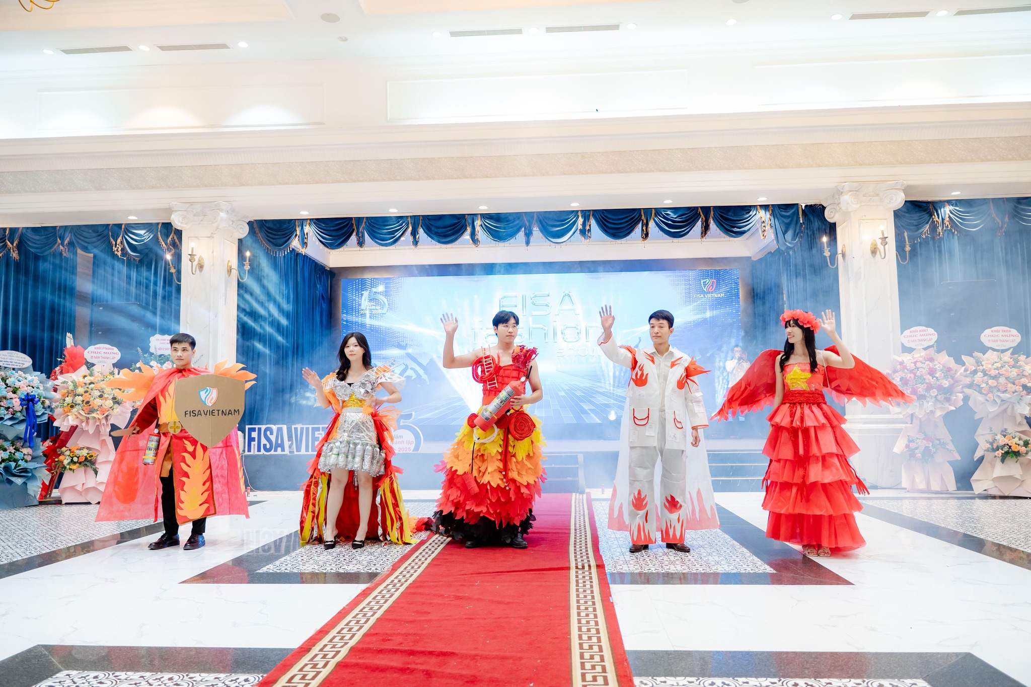 FISA Fashion Show 2025: Dân Công Sở Biến Hóa Thành Siêu Sao Catwalk Trong Lễ Kỷ Niệm 15 Năm